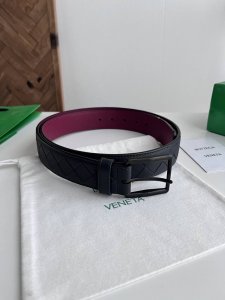 Bv 2026最新款男士编织腰带 纯手工Intreccio大格子编织 双面意大利小牛皮搭配真空枪色针扣 侧面有标识 皮带宽度35Mm 颜色: 午夜蓝 波尔多酒红