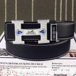 品名：爱玛仕.Her..mes镶钻 型号：认准如图专柜包装，赠送打孔器 材料：百分百头层牛皮皮带，24k纯钢扣，镶钻工艺永不掉色保证真皮，专柜同等质量， 送人自