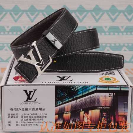 品名：Lv 皮带 原单 腰带 材料：百分百头层牛皮腰带，保证真皮皮带，专柜原单品质、做工精细，时尚大牌，送人自用首选 包装： 请认准如图专柜包装，赠送打孔器，手 - 点击图像关闭