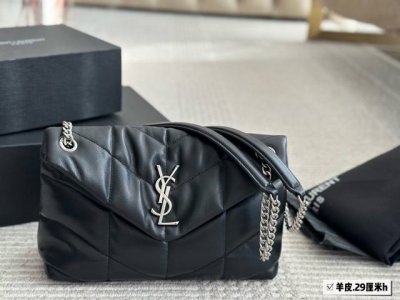配盒 羊皮 Size： 29*22Cm 大 23*16Cm 小 Ysl 云朵包包 Loulou Puffer 绗缝小羊皮包 犹如怀抱云朵般的感受