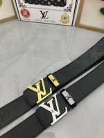 品名：Lv..路易..威登原单 材质：原单牛皮腰带 百分百头层牛皮腰带保证真皮，24K纯钢扣，专柜原单品质、做工精细，时尚大牌，送人自用首选 包装： 请认准如图