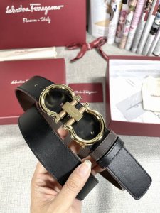 菲拉格慕 宽度：3.5Cm 进口双面头层平纹小牛皮，纹路细腻，清晰美观，搭配经典菲拉精品双色扣头，工艺精湛，高端品质，支持nfc芯片扫描