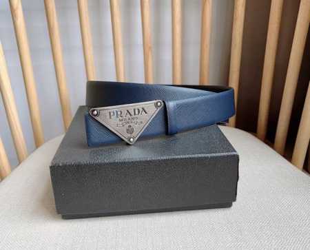 Prada 普拉达 专柜最新款 这款搭扣式腰带出自多功能的组合式配饰系列 可随心搭配 三角形徽标藉由普世的简约廓形彰显别具一格的特色和现代感 呈现精致质感 宽: - 点击图像关闭