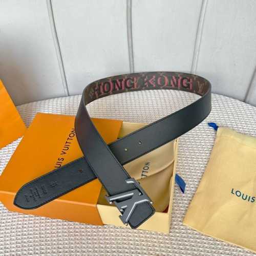 特P180 寬度：40Mm louis Vuitton 該腰帶一面採用定制帆布 一面採用原廠柔軟小牛皮 並飾有Logo標識 全新靈感字母搭扣色調與腰帶相呼應 。