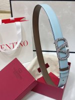 Vlogo Signature可双面佩戴小牛皮腰带 - 施华洛世奇仿水晶装饰Vlogo Signature搭扣 -外层金属质感小牛皮 -内部亮面小牛皮 -宽度：