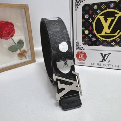 品名：Lv..路易..威登 材质：原单牛皮腰带 百分百头层牛皮腰带保证真皮，24K纯钢扣，专柜原单品质、做工精细，时尚大牌，送人自用首选 包装： 请认准如图专柜