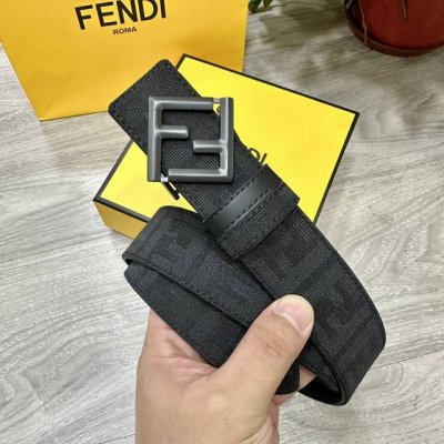Fendl 芬迪 专柜同款 宽3.8Cm 原版定制布料 Ff图案布料材质 黑色皮革内衬 单钉镀钯金属配件 时尚潮流 经典系列