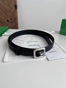 Bv 2025最新款女士编织腰带 纯手工Intreccio大格子编织 双面意大利小牛皮搭配日字型微复古银色针扣 可活动皮环 皮带宽度2Cm 颜色: 黑色