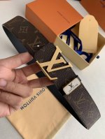 品名： Lv..路易..威登原单 型号：挂扣，图片实物拍摄 材料：头层牛皮，挂扣系列，纯钢质扣头，钯镀电镀工艺永不掉色。咖老花皮底，专柜同等质量， 送人自用首选