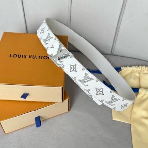 寬度：40Mm Lv Pyrmide Truck L Oeii雙面腰帶 驢家 海外原單代特供 面為進口小牛皮壓飾有標誌性品牌圖案效果工藝 原廠配色柔軟小牛皮底