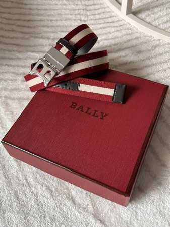 特 Bally 巴利专柜同款 男士时尚布配皮双用腰带 宽 3.4Cm Tamal 融入了永恒经典的 Bally 红白条纹，且具有充满现代感。固定式双面设计加上别 - 点击图像关闭