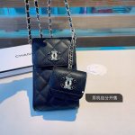 香奈儿手机包包 斜挎包包 可装两部手机 零钱包 内设卡包 配套耳机包分开卖的生活出门这个包完全可以满足你日常使用