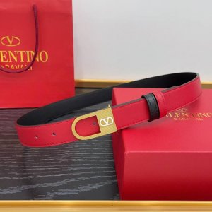 牛皮革腰带，复古黄铜做旧效果处理金属扣环，饰以珐琅 Vlogo Signature 细节 宽度：3.0Cm