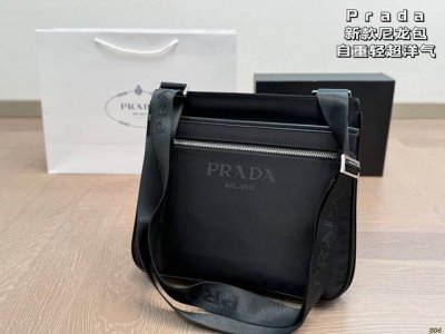 Prada 普拉达尼龙包 很有味道！ 自重轻上身超洋气 尺寸29 26
