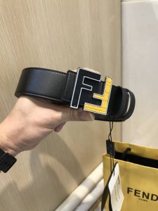 配送专柜包装 打孔针 特批新款 Fd 宽38 Mm 支持Nfc 芯片扫描，标志造型皮带，原版亮面间色 鳄鱼F铆钉扣，进口原版小牛皮制成，皮质柔软，镀金表面金属制