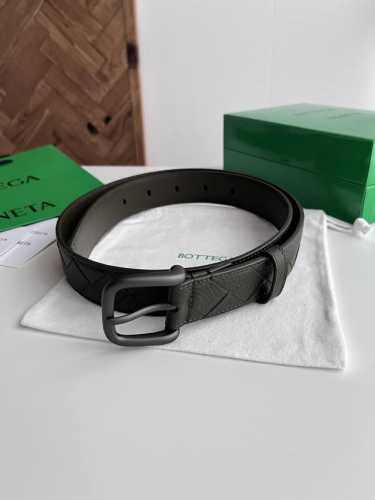 Bv 2025最新款男士编织腰带 纯手工Intreccio大格子编织 意大利荔枝纹小牛皮搭配枪色针扣 扁针扁孔设计 可活动皮圈 宽度35Mm 颜色: 原野绿