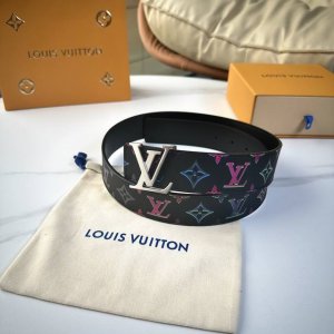 原版包裝 L0Uis Vuitt0N 今季新品 男士原單腰帶 寬度40毫米 雙面進口頭層小牛皮絲印圖案Logo設計 搭配新款五金 可雙面佩戴 適合沈穩低調的男士