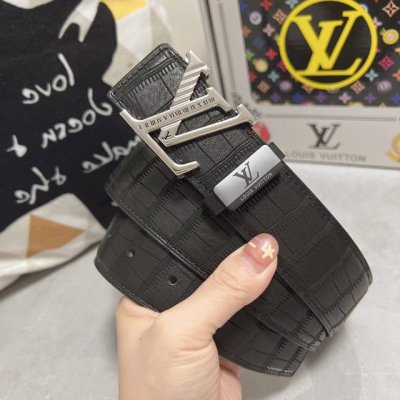 品名：Lv..路易..威登原单 材质：原单牛皮腰带 百分百头层牛皮腰带保证真皮，24K纯钢扣，专柜原单品质、做工精细，时尚大牌，送人自用首选 包装： 请认准如图