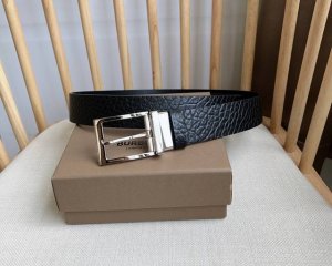 新款 Burberry 巴宝莉专柜同步上新 意大利精制腰带 选用光滑小牛皮面料打造 搭配镀钯金B字型扣环 宽:3.5Cm 精致优雅简单大方