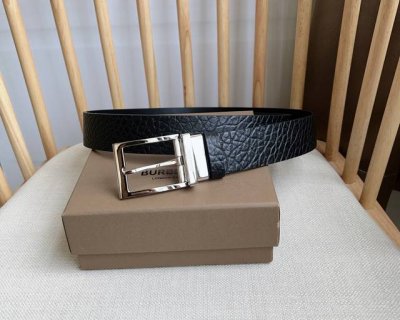 新款 Burberry 巴宝莉专柜同步上新 意大利精制腰带 选用光滑小牛皮面料打造 搭配镀钯金B字型扣环 宽:3.5Cm 精致优雅简单大方