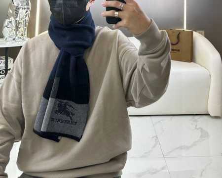 Burberry爆款上新 高端男士围巾 经典战马格纹 独家牛货 具有超高羊绒品质才会被此品牌青睐这种精品是市场上及其少见的围巾针织，低调奢华的配色，非常柔软舒适 - 点击图像关闭