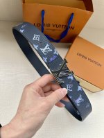 特 Lv新款出货，原版品质，带身4.0Cm宽。采用特色印花图案面料，荔枝纹头层牛皮底制作。搭配精品Lv钢挂扣。商务休闲精品搭配新款。