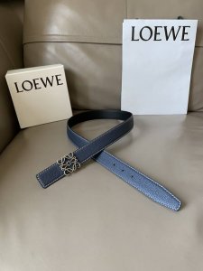 实物拍摄，高端质量批 配全套包装品牌：罗意威海外原单扣头材质：精品实心铜扣带身材质正面：32Mm宽度采用双面进口原版皮腰带，真空电镀五金扣头实物拍摄 一等一好质