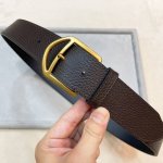 巴、利经系列新品腰带，采用小牛皮材质，完美搭配手工车线，经典配色，可搭配商务西装或更为休闲的造型 双面原版皮 上蜡小牛皮腰带，搭配小牛皮内衬
