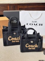 复刻版 原版布 Coach 蔻驰 Cargo Tote 单宁牛仔托特包 千呼万唤的牛仔系列终于来噜～ 对牛仔真的毫无抵抗力 自己搭配小挂件会更Q 尺寸:20.1