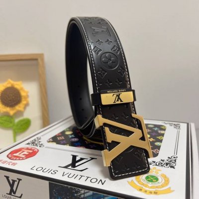 品名：Lv..路易..威登 材质：原单牛皮腰带 百分百头层牛皮腰带保证真皮，24K纯钢扣，专柜原单品质、做工精细，时尚大牌，送人自用首选 包装： 请认准如图专柜