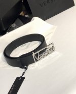 配送专柜包装 打孔针 专柜同款、实拍专柜官网，尺寸:35 Mm，原版字母镂空钢扣头，极富设计美感 ，双面采用意大利进口原版牛皮，清晰美观，皮质软，手感舒适，档次