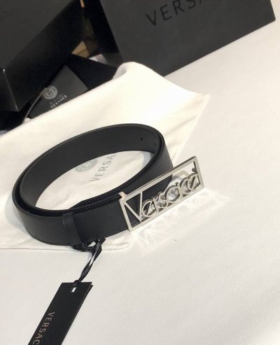 配送专柜包装 打孔针 专柜同款、实拍专柜官网，尺寸:35 Mm，原版字母镂空钢扣头，极富设计美感 ，双面采用意大利进口原版牛皮，清晰美观，皮质软，手感舒适，档次