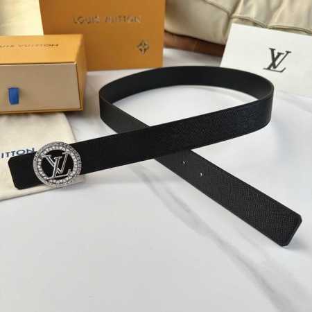 L0Uis Vuitt0N 驢家原單腰帶 寬度35毫米 腰帶採用一面頭層手掌紋皮內襯一面進口小牛皮底 搭配圓形鑽扣裝飾五金 可雙面佩戴 經久耐用 時尚百搭款 - 点击图像关闭
