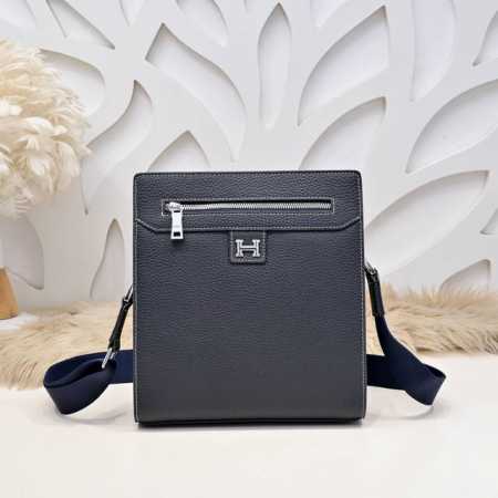 Hermes-爱马仕最新款男士斜挎包 单肩包采用顶级小牛皮 高贵五金拉链头 皮质柔软 手感超赞 做工精细 休闲实用 版型非常舒适 高品质尺寸：28.26.6Cm - 点击图像关闭