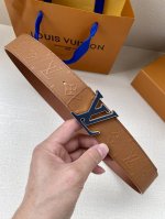 特 Lv原单头层牛皮压老花面，内衬头层小牛皮底，搭配原单刚扣 专柜宽度