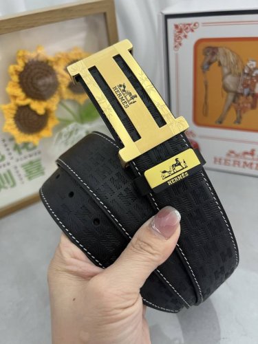 品名：爱马仕.HermèS 原单 材质：原单牛皮腰带 百分百头层牛皮腰带保证真皮，24K纯钢扣，专柜原单品质、做工精细，时尚大牌，送人自用首选 包装： 请认准如
