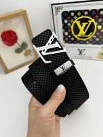 品名：Lv..路易..威登原单 材质：原单牛皮腰带 百分百头层牛皮腰带保证真皮，24K纯钢扣，专柜原单品质、做工精细，时尚大牌，送人自用首选包装： 请认准如图专