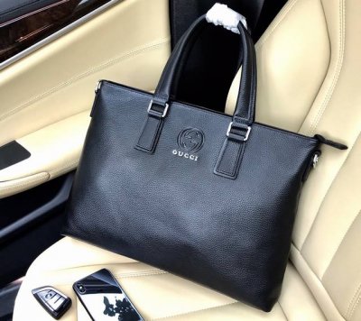 型号： 33246-5。Gucci里外都是顶级原版皮，顶级进口原厂皮 意大利进口自然纹路 超高清压印Logo标志、超级舒适手感柔软皮质、顶级做工精致。规格：39