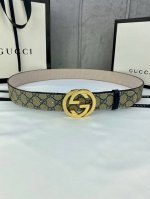 宽度4.0Cm Gucci Marmont系列每一季都会推陈出新，为灵感源于70年代的标志性gg钢扣配件注入现代精髓。这款gg Supreme帆布腰带反面采用黑