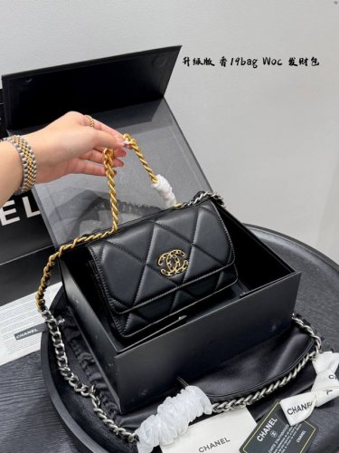 配折叠盒 Size ：19*12Cm 香奈儿香19Bag发财包 Woc 链条包 品质很不错！ 包包有卡位 有暗袋！很实用！