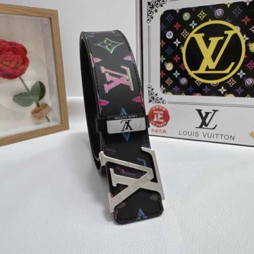 品名：Lv..路易..威登 材质：原单牛皮腰带 百分百头层牛皮腰带保证真皮，24K纯钢扣，专柜原单品质、做工精细，时尚大牌，送人自用首选 包装： 请认准如图专柜