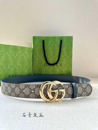 Gucci 宽度3.8Cm 这款宽版腰带饰有双G细节，交织字母图案配件令其更添魅力。这款配饰现已成为Gucci的高辨识度单品，一面采用Gg Supreme帆布， - 点击图像关闭