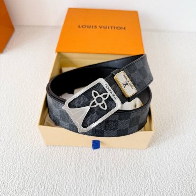品名： Lv..路易..威登腰带皮带原单 型号：挂扣，经典纯钢材质挂扣，头层牛皮，图片实物拍摄 材料：头层牛皮，挂扣系列，纯钢材质扣头，钯镀电镀工艺永不掉色。原