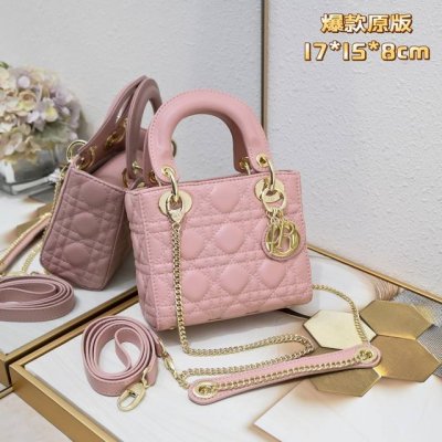 粉色金扣3格 戴妃一直都是优雅的代名词 既高颜值又值得入手的经典系 Minisize特别适合各路小仙女♀ 上身非常有质感 给人气质温婉的感觉 并且 可以承包春夏