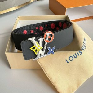 原版包裝1.0 L0Uis Vuitt0N 專櫃最新升級版本 寬度40Mm 原廠荔枝紋面絲印圖案效果 進口柔軟小牛皮底 搭配316精鋼字母搭扣 百搭易襯！