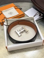 特 Hermes爱马仕 全套包装 宽度3.8Cm 进口双面原版牛皮荔枝纹带身，配搭经典H钢扣 可双面使用；欣赏享用完美的设计和优质的皮料精细工艺，不容错过的产品