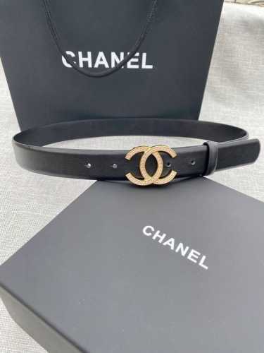 p210 宽度3.0Cm Chanel （香奈儿）两面原版碰纹牛皮搭配钢扣/金 银 色镶钻钢扣。