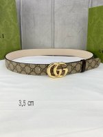 宽度3.5 Cm Gucci Marmont系列每一季都会推陈出新，为灵感源于70年代的标志性gg配件注入现代精髓。Supreme帆布印花 腰带反面采用黑色皮革