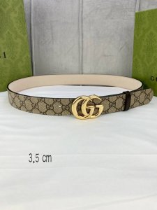 宽度3.5 Cm Gucci Marmont系列每一季都会推陈出新，为灵感源于70年代的标志性gg配件注入现代精髓。Supreme帆布印花 腰带反面采用黑色皮革