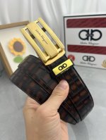品名：菲拉格幕 自动带 材质：原单牛皮腰带 百分百头层牛皮腰带保证真皮，24K纯钢扣，专柜原单品质、做工精细，时尚大牌，送人自用首选 包装： 请认准如图专柜包装
